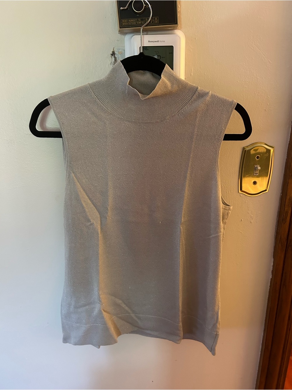 Ellen Tracy Sleeveless Neck Knit Top